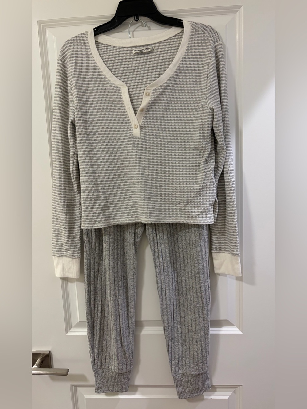 Abercrombie & Fitch Grey and Cream Waffle-Knit Women’s Pajama Set